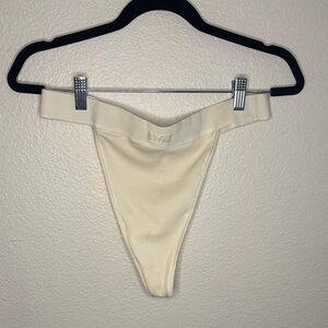 🆕 Skims Thong - Bone